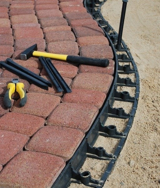 OBKT25 műanyag leszúró tüske ágyásszegélyhez